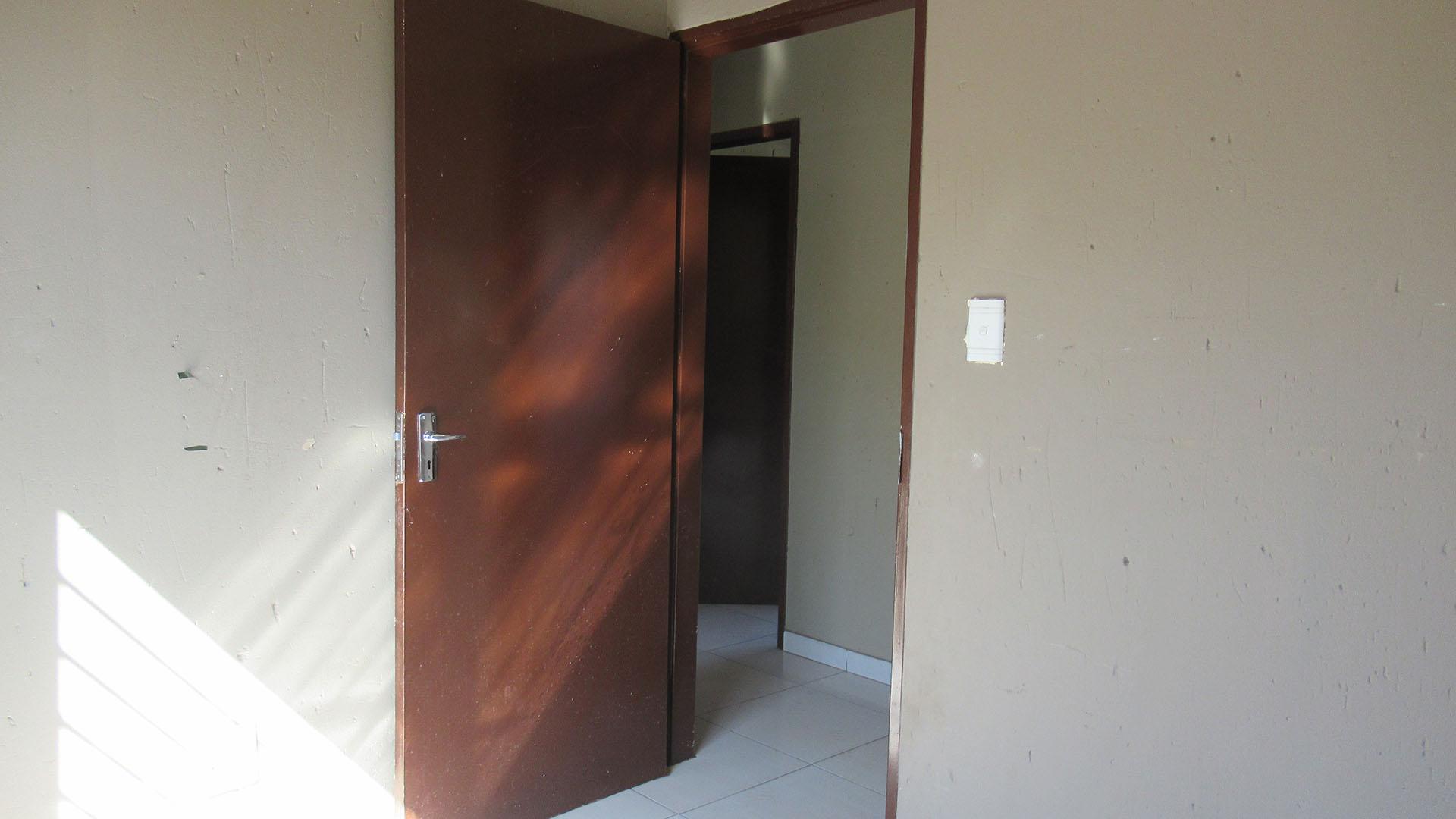 Bed Room 2 - 8 square meters of property in Vosloorus