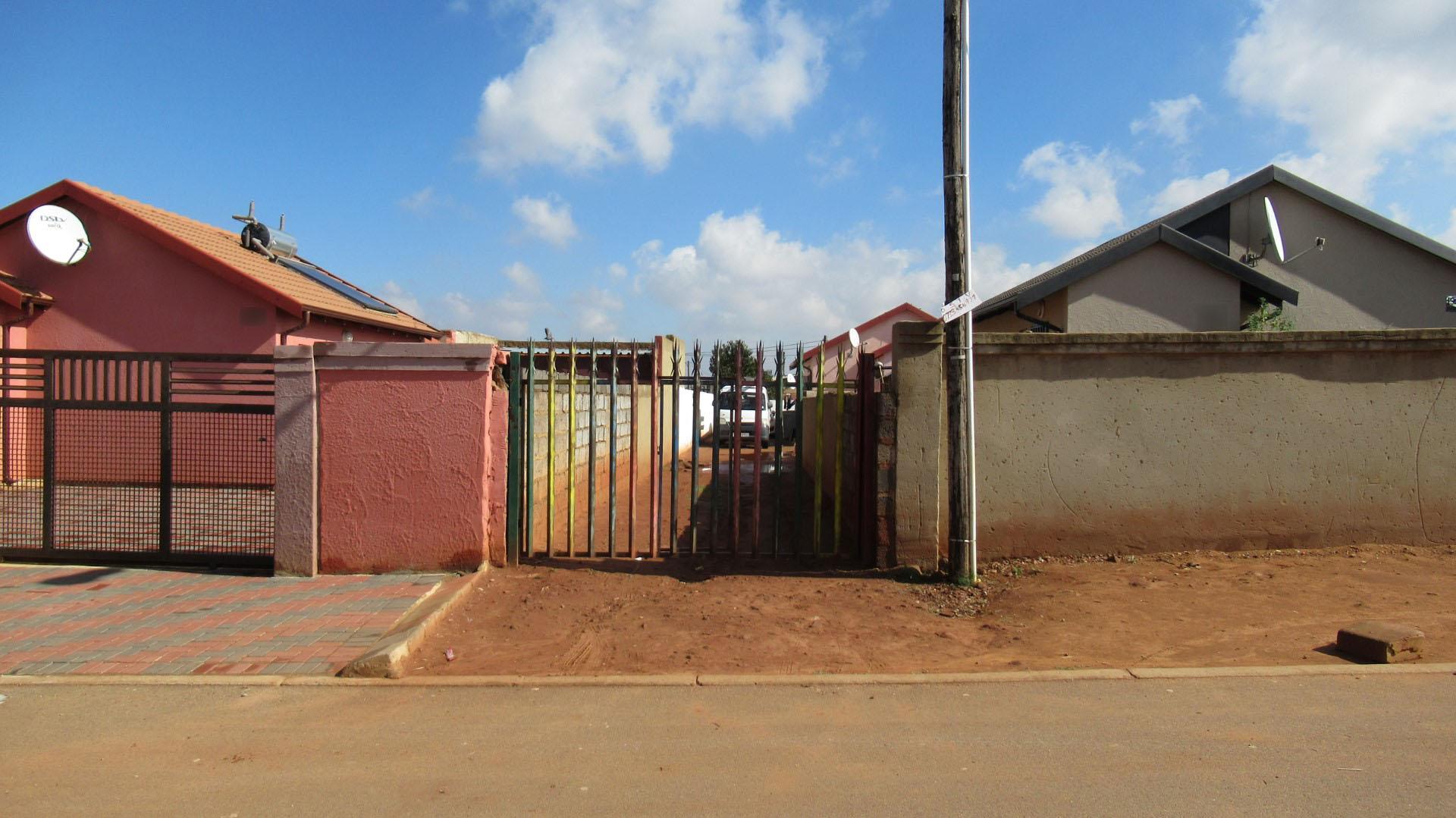 Front View of property in Bram Fischerville