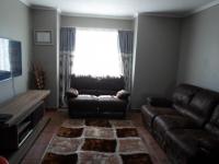 Lounges - 18 square meters of property in Castleview