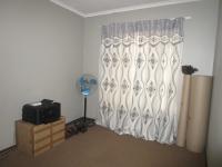 Bed Room 1 - 11 square meters of property in Castleview