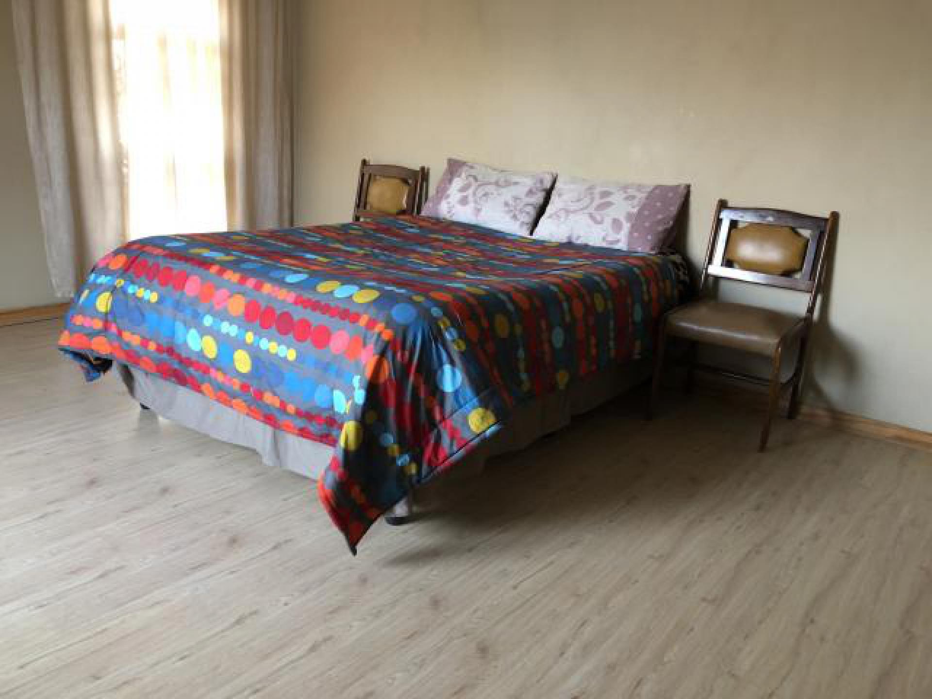 Main Bedroom of property in Lourierpark