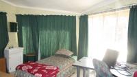 Bed Room 1 - 18 square meters of property in Strubenvale