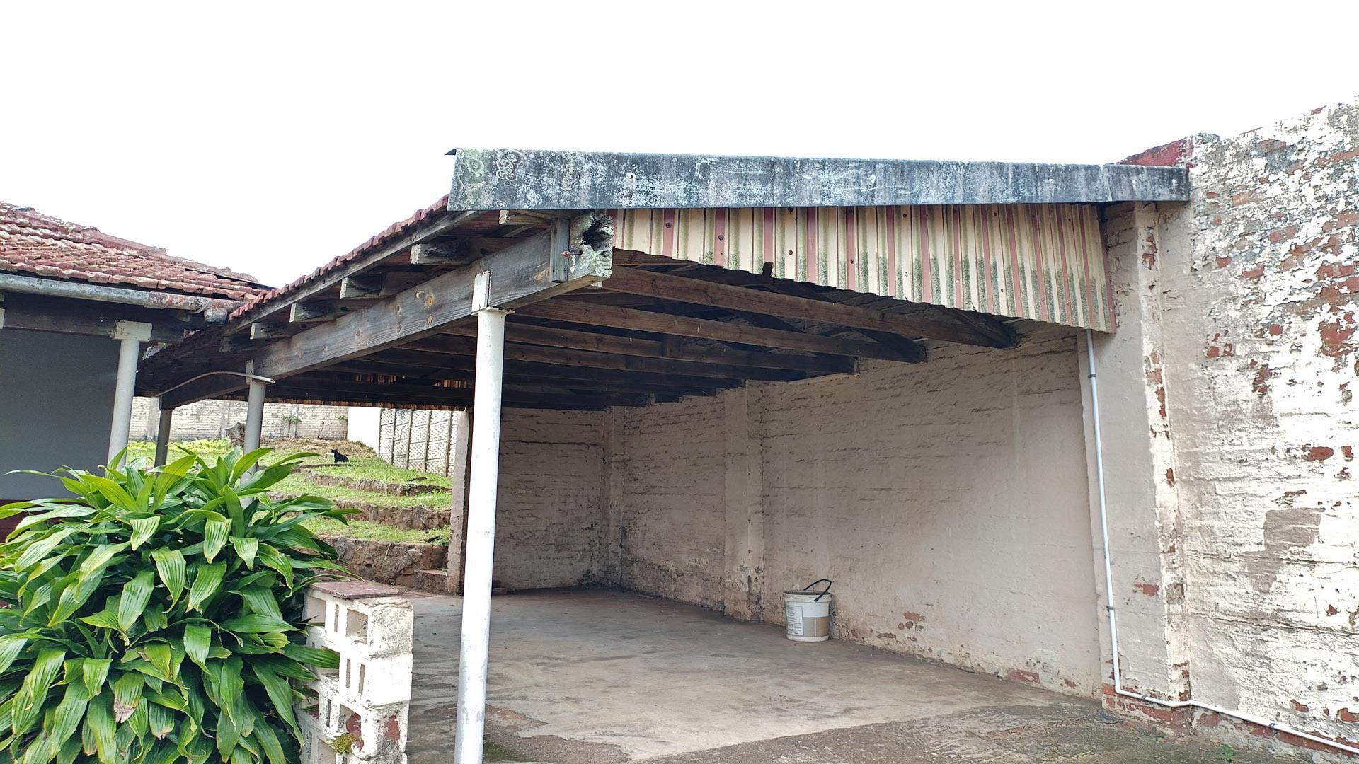 Carport  of property in Woodlands - DBN