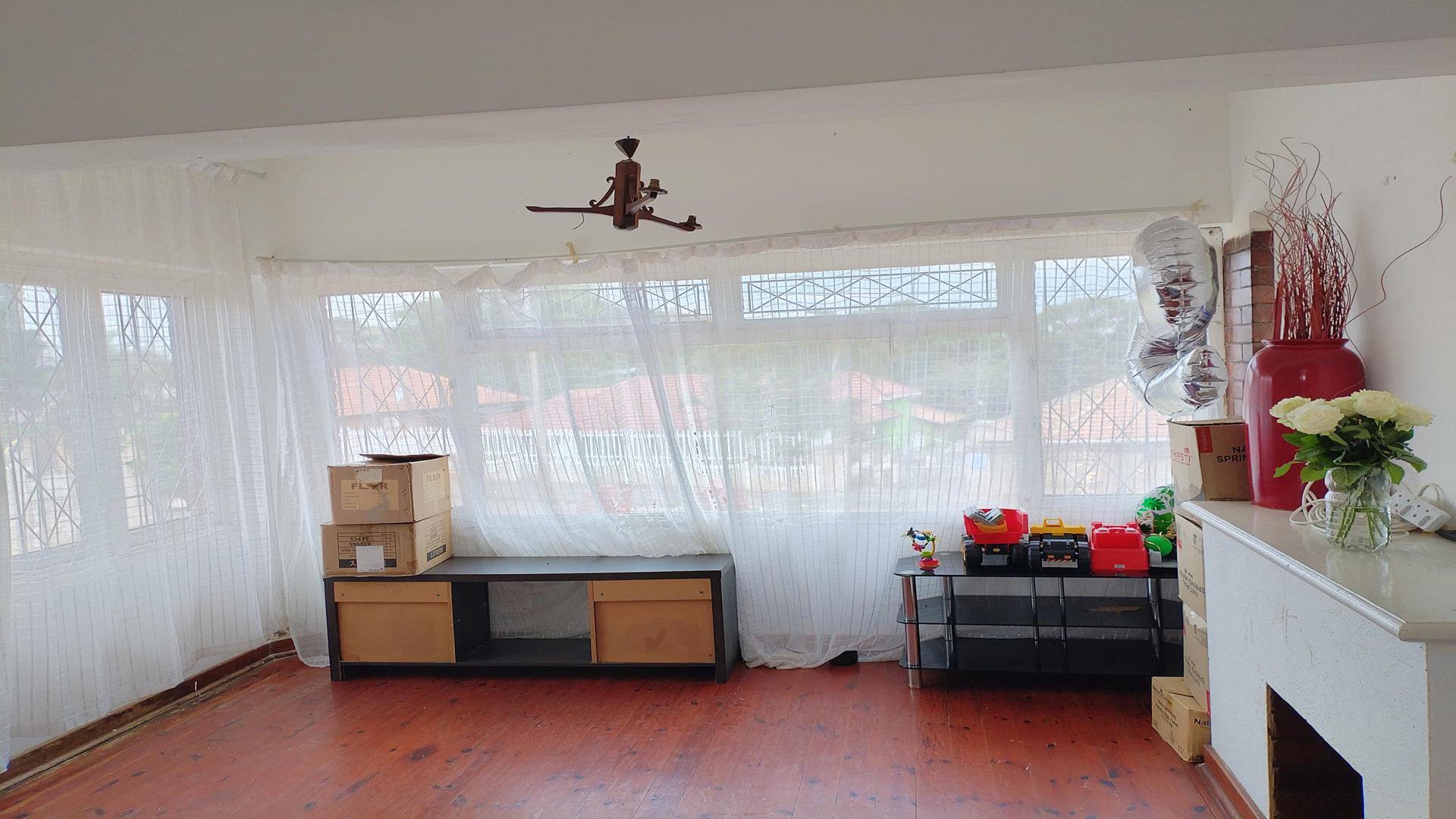 Dining Room of property in Woodlands - DBN