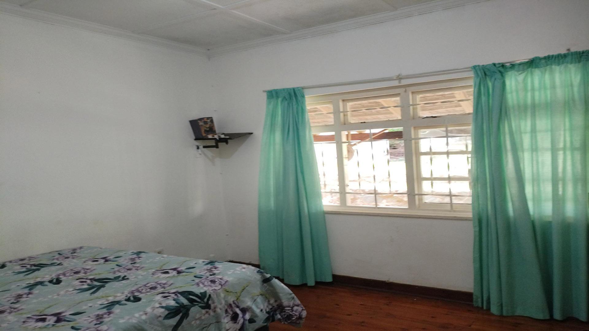 Bed Room 2 of property in Woodlands - DBN