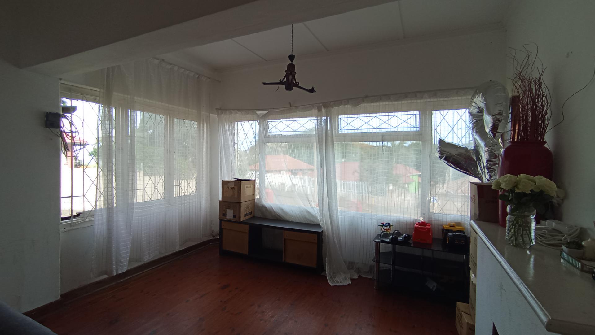 Lounges - 31 square meters of property in Woodlands - DBN