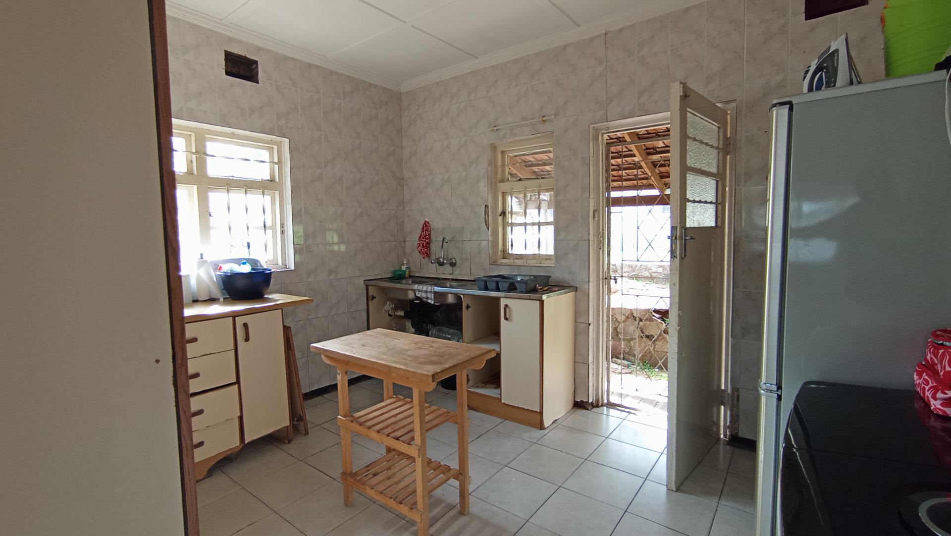 Kitchen - 15 square meters of property in Woodlands - DBN