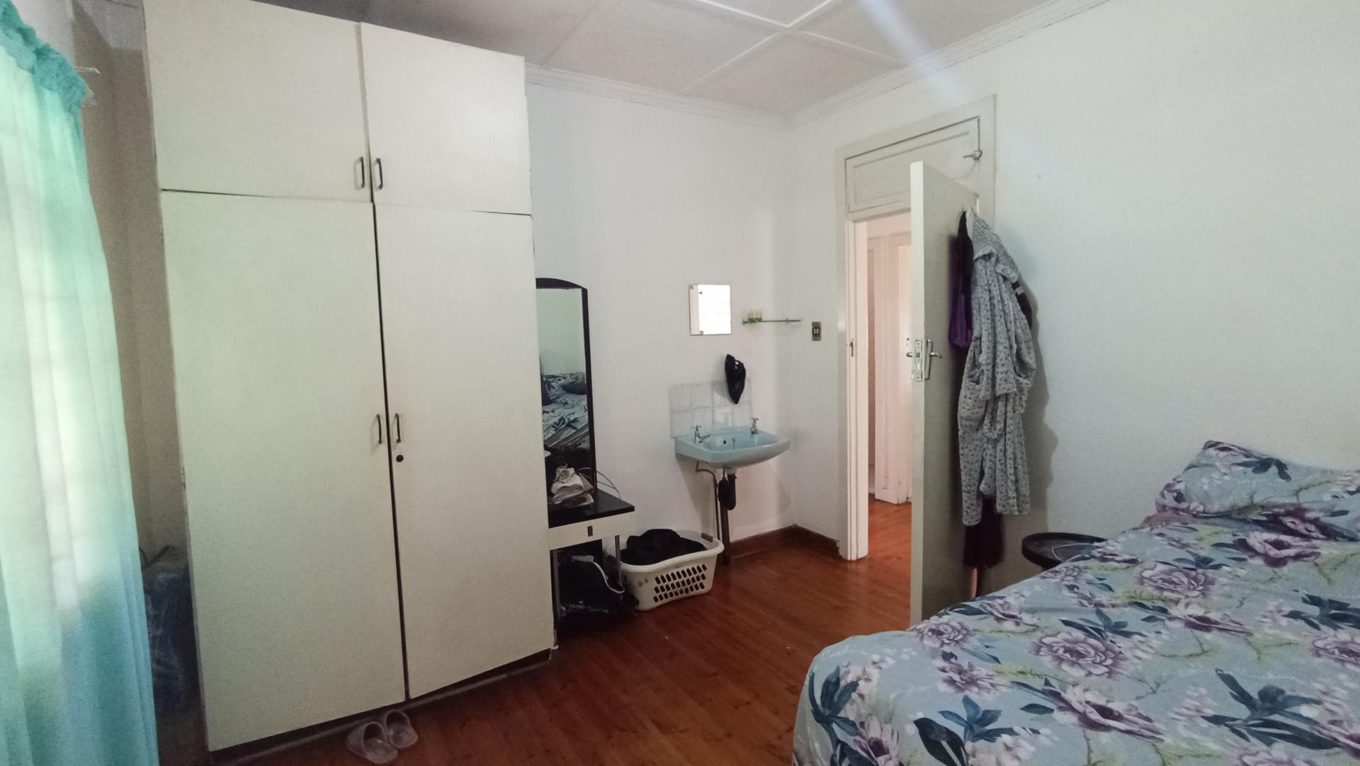 Bed Room 1 - 14 square meters of property in Woodlands - DBN