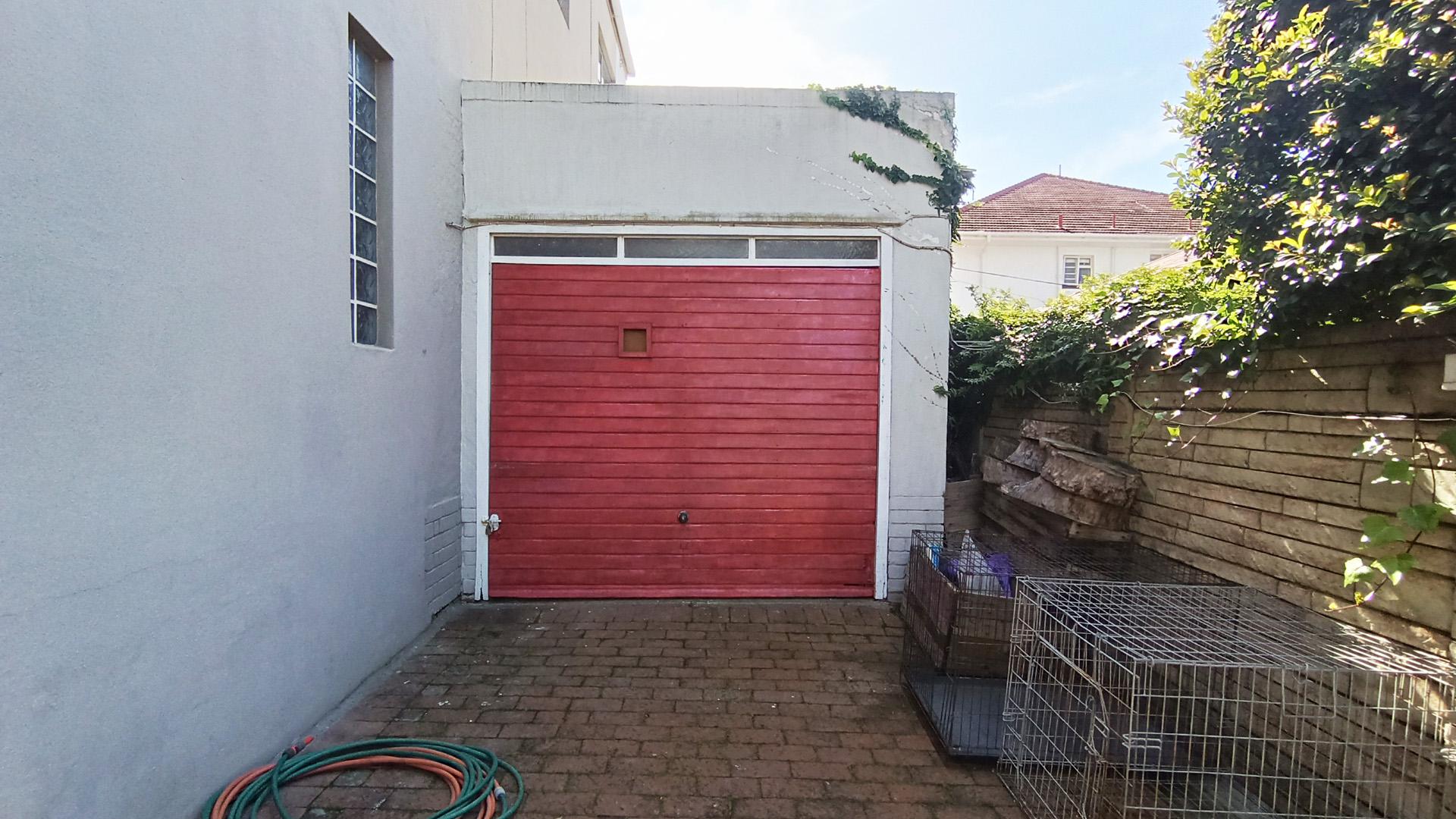 Garage - 24 square meters of property in Wynberg - CPT