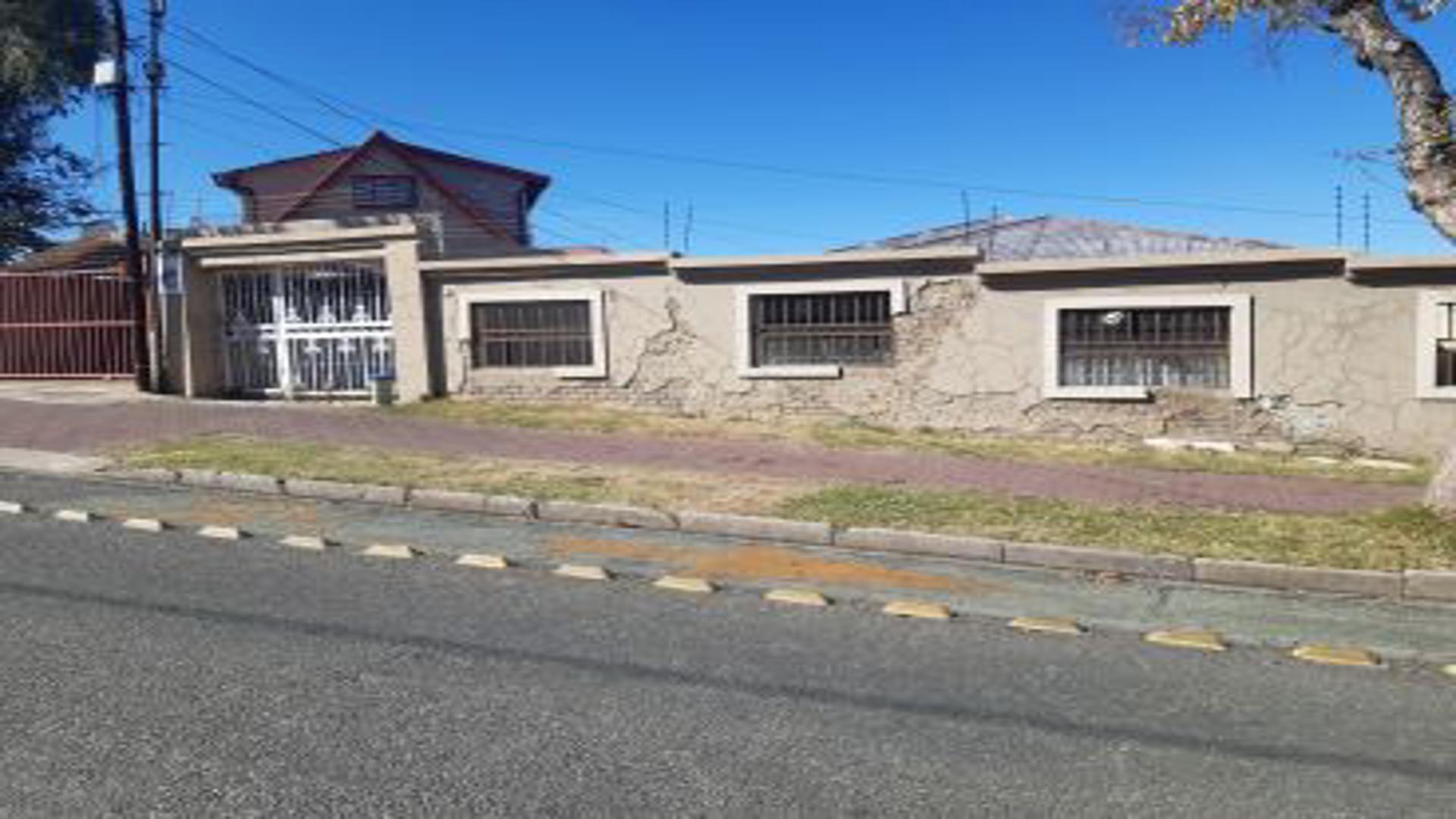 Front View of property in Langlaagte North