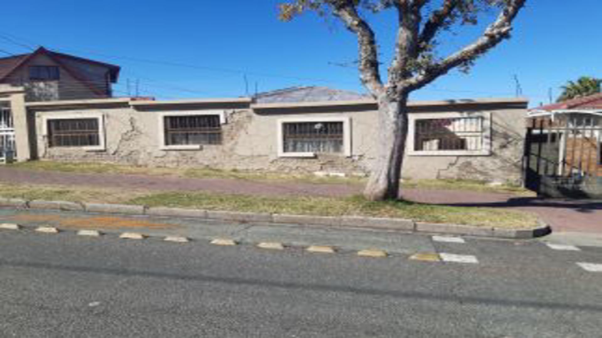 Front View of property in Langlaagte North