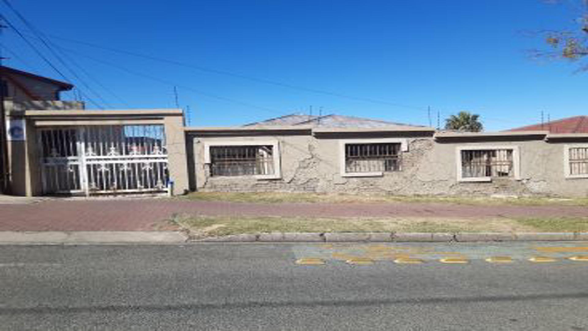 Front View of property in Langlaagte North