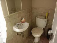 Guest Toilet - 4 square meters of property in Alberton