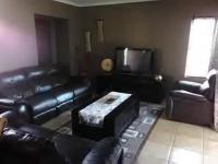 Lounges - 28 square meters of property in Alberton