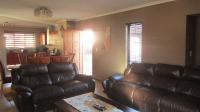 Lounges - 28 square meters of property in Alberton