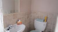 Guest Toilet - 4 square meters of property in Alberton