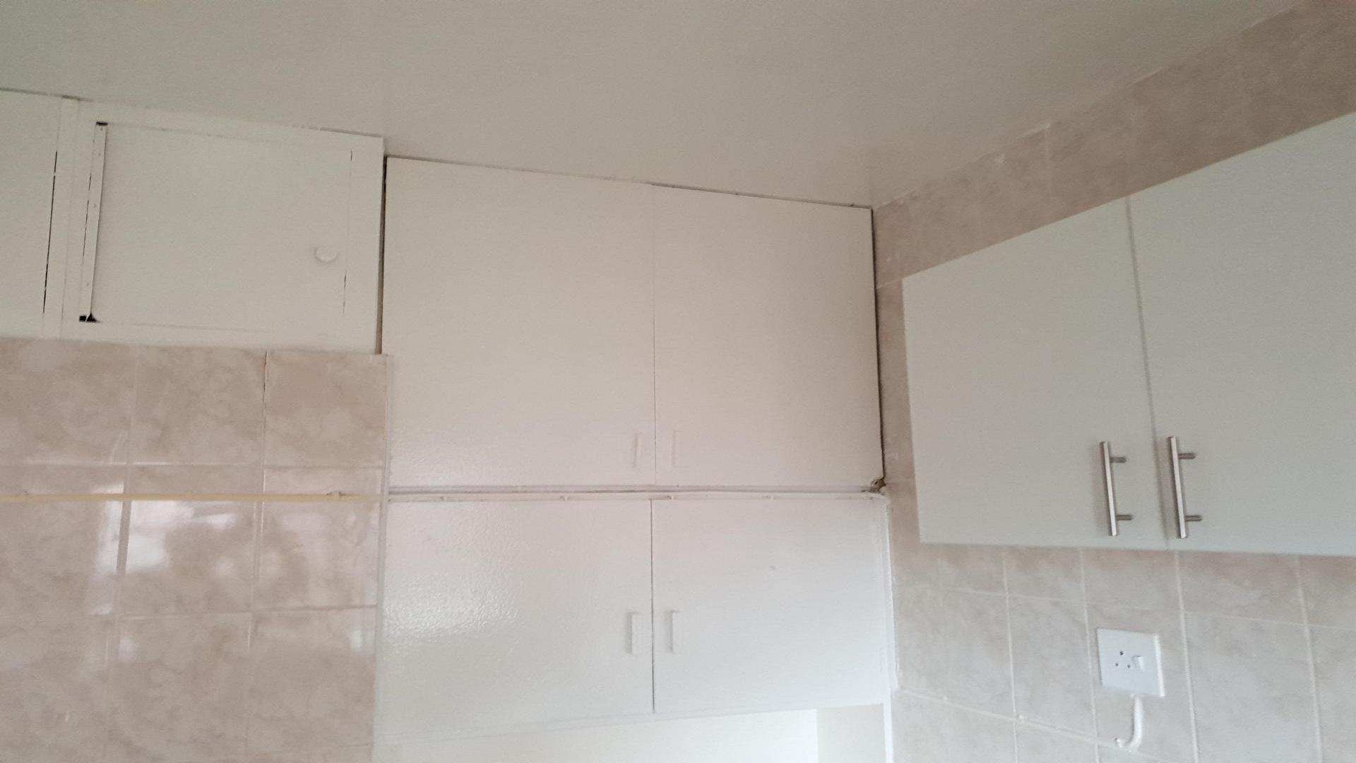 Kitchen - 8 square meters of property in Rosettenville