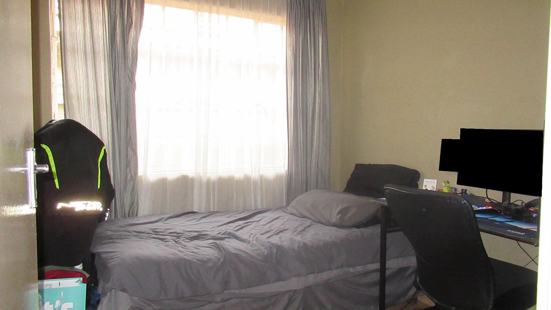 Bed Room 1 - 9 square meters of property in Eikepark