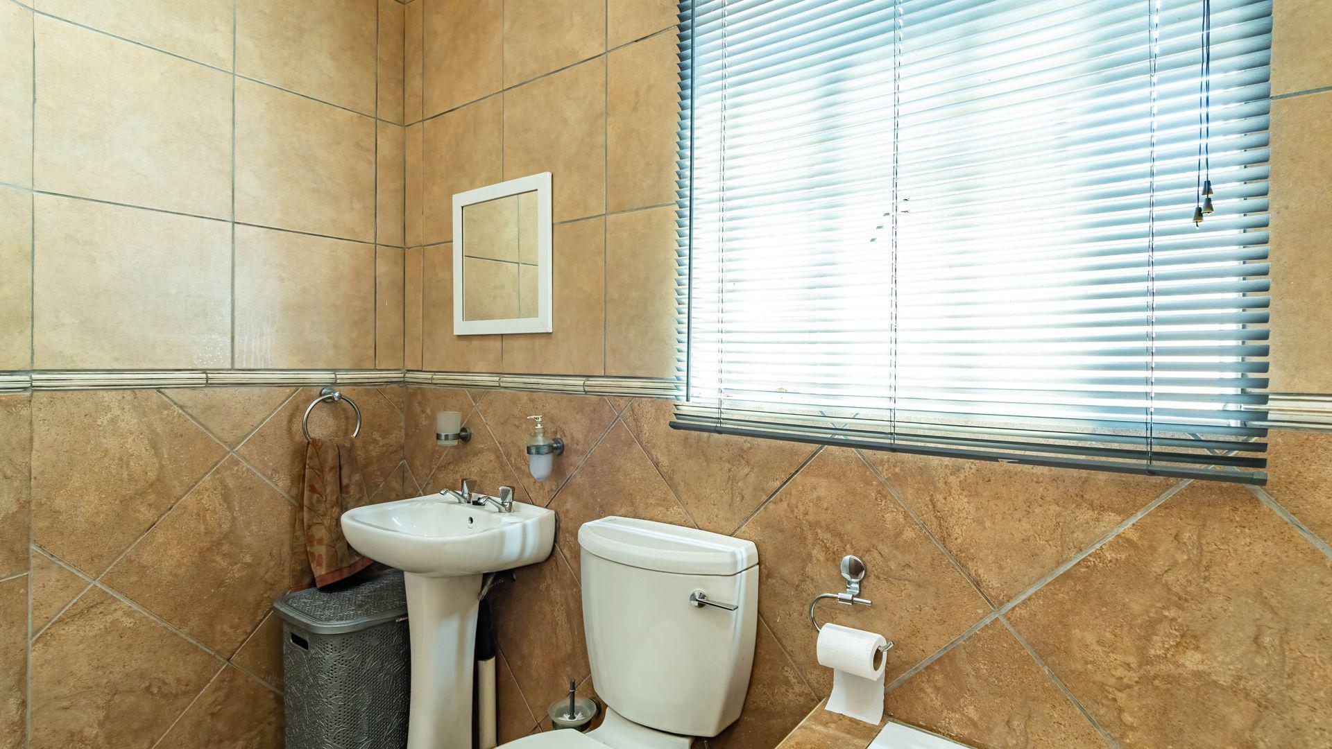 Bathroom 2 of property in Eikepark