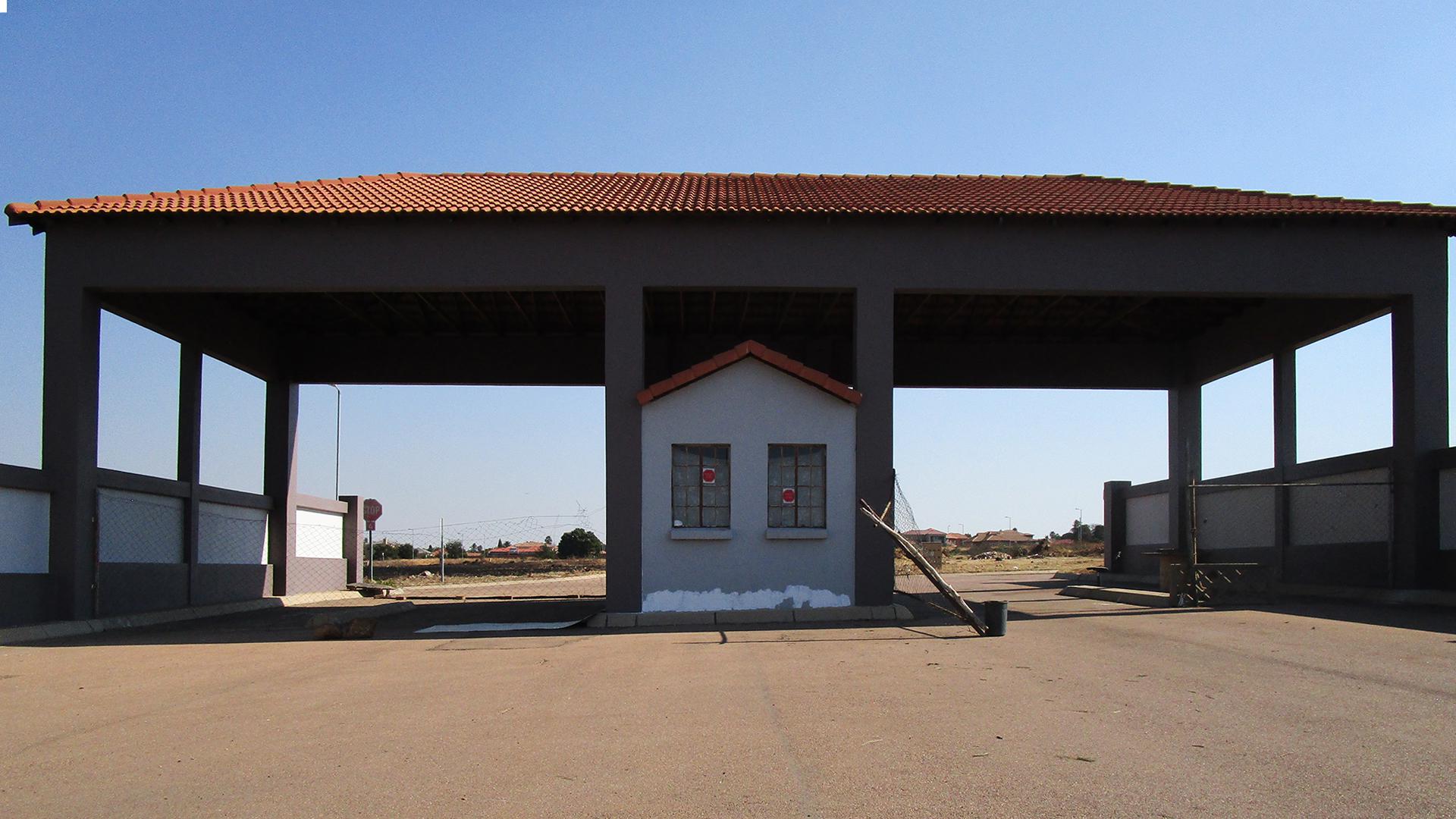 Front View of property in Rayton