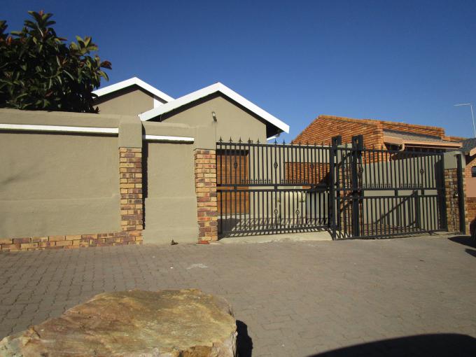 3 Bedroom House for Sale For Sale in Diepkloof - Home Sell - MR226687
