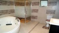 Main Bathroom - 14 square meters of property in Queensburgh