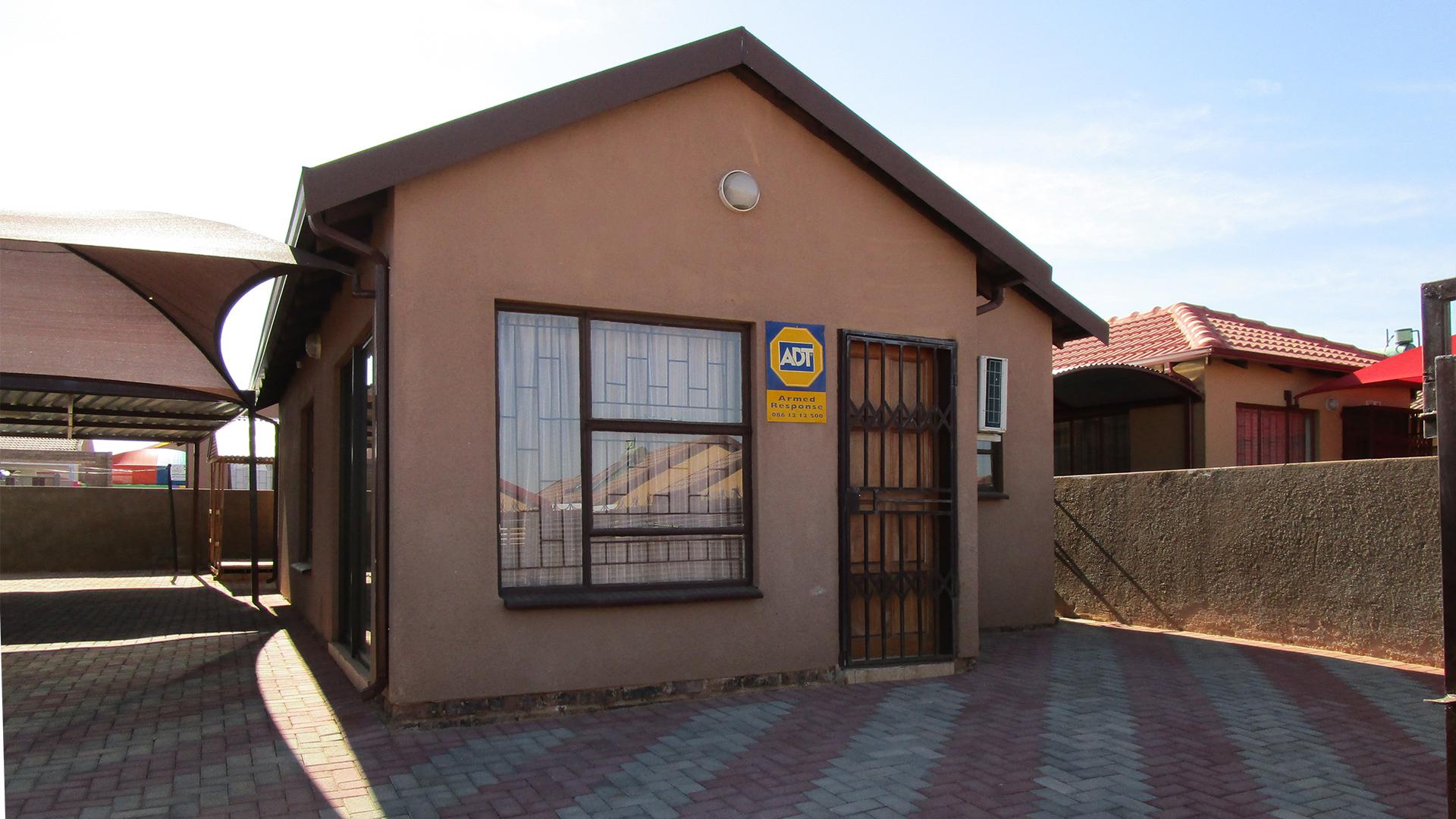 Front View of property in Soshanguve