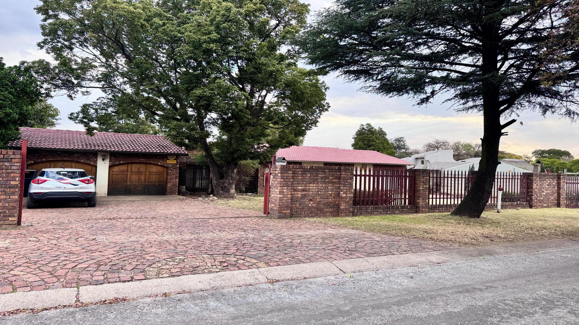 Front View of property in Brackenhurst