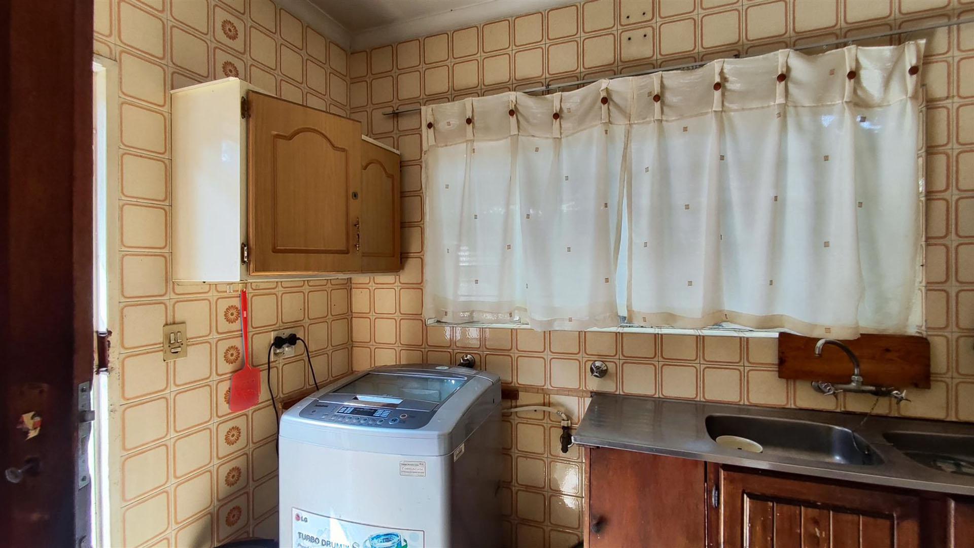 Scullery - 7 square meters of property in Brackenhurst