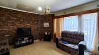 Lounges - 21 square meters of property in Brackenhurst