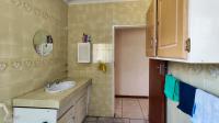 Bathroom 1 - 7 square meters of property in Brackenhurst