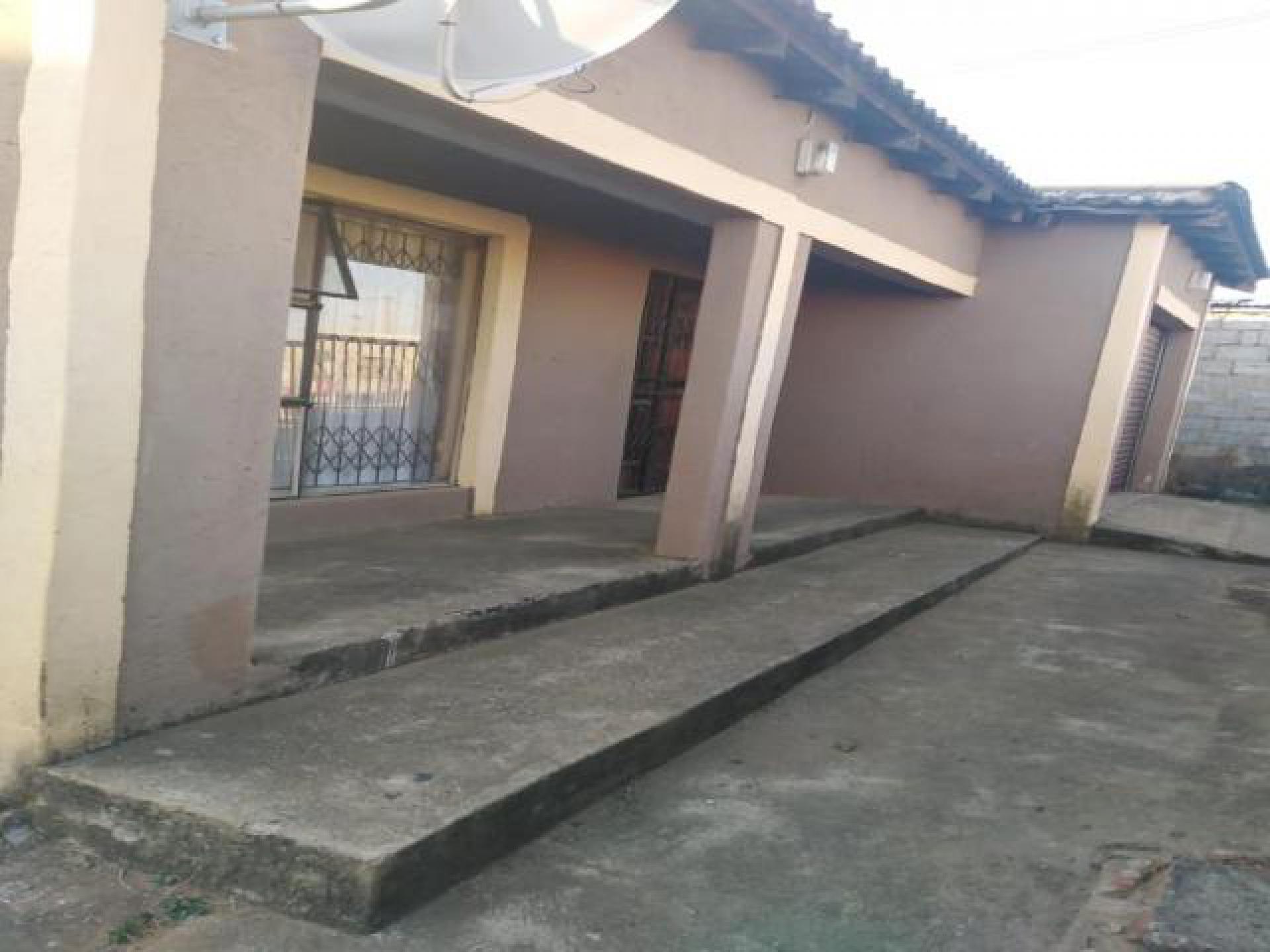 Front View of property in Ezakheni B