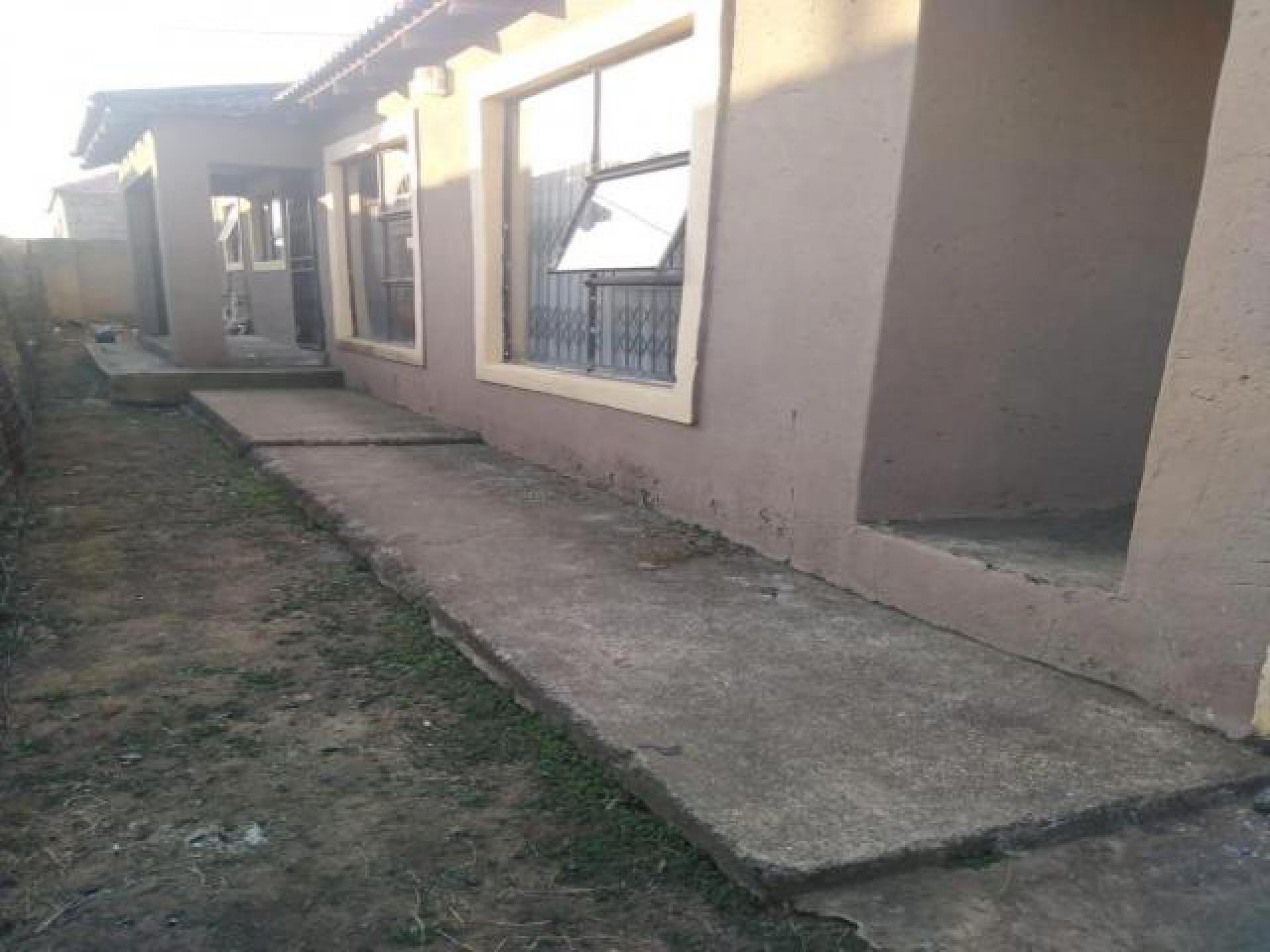 Front View of property in Ezakheni B