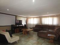 Lounges - 31 square meters of property in Noordheuwel