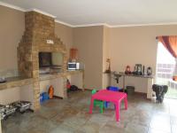 Patio - 62 square meters of property in Noordheuwel