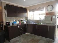 Kitchen - 25 square meters of property in Noordheuwel