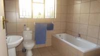 Bathroom 1 - 4 square meters of property in Riversdale