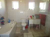 Main Bathroom - 8 square meters of property in Sherwood Gardens