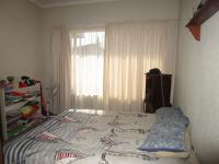 Bed Room 1 - 11 square meters of property in Falcon Ridge