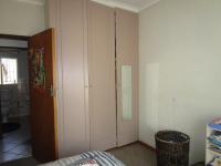 Bed Room 1 - 11 square meters of property in Falcon Ridge