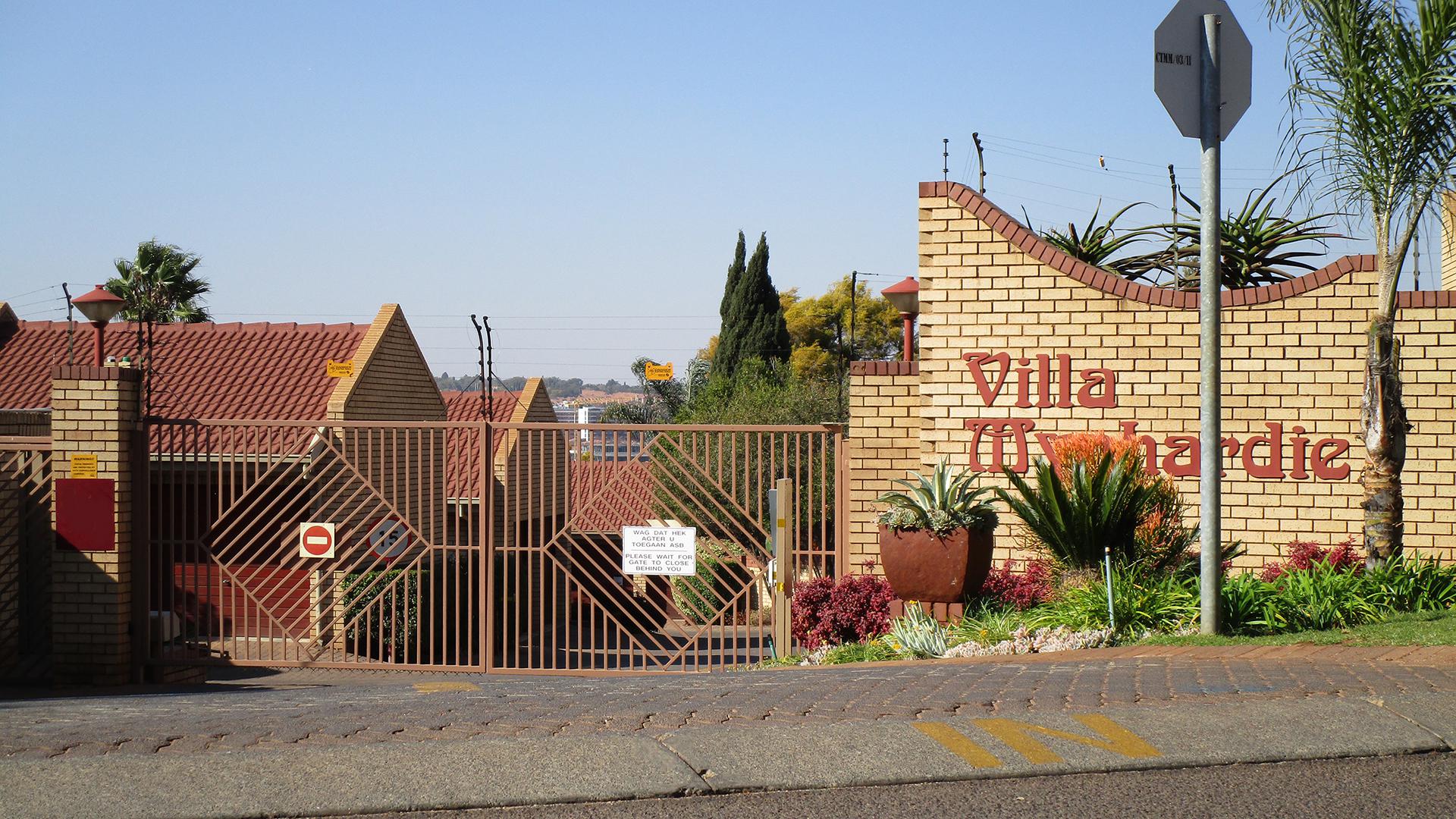 Front View of property in Zwartkop