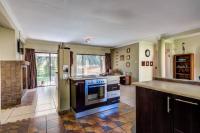 Kitchen - 9 square meters of property in Glenmarais (Glen Marais)