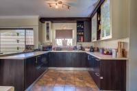 Kitchen - 9 square meters of property in Glenmarais (Glen Marais)