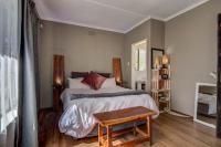 Main Bedroom - 14 square meters of property in Glen Marais