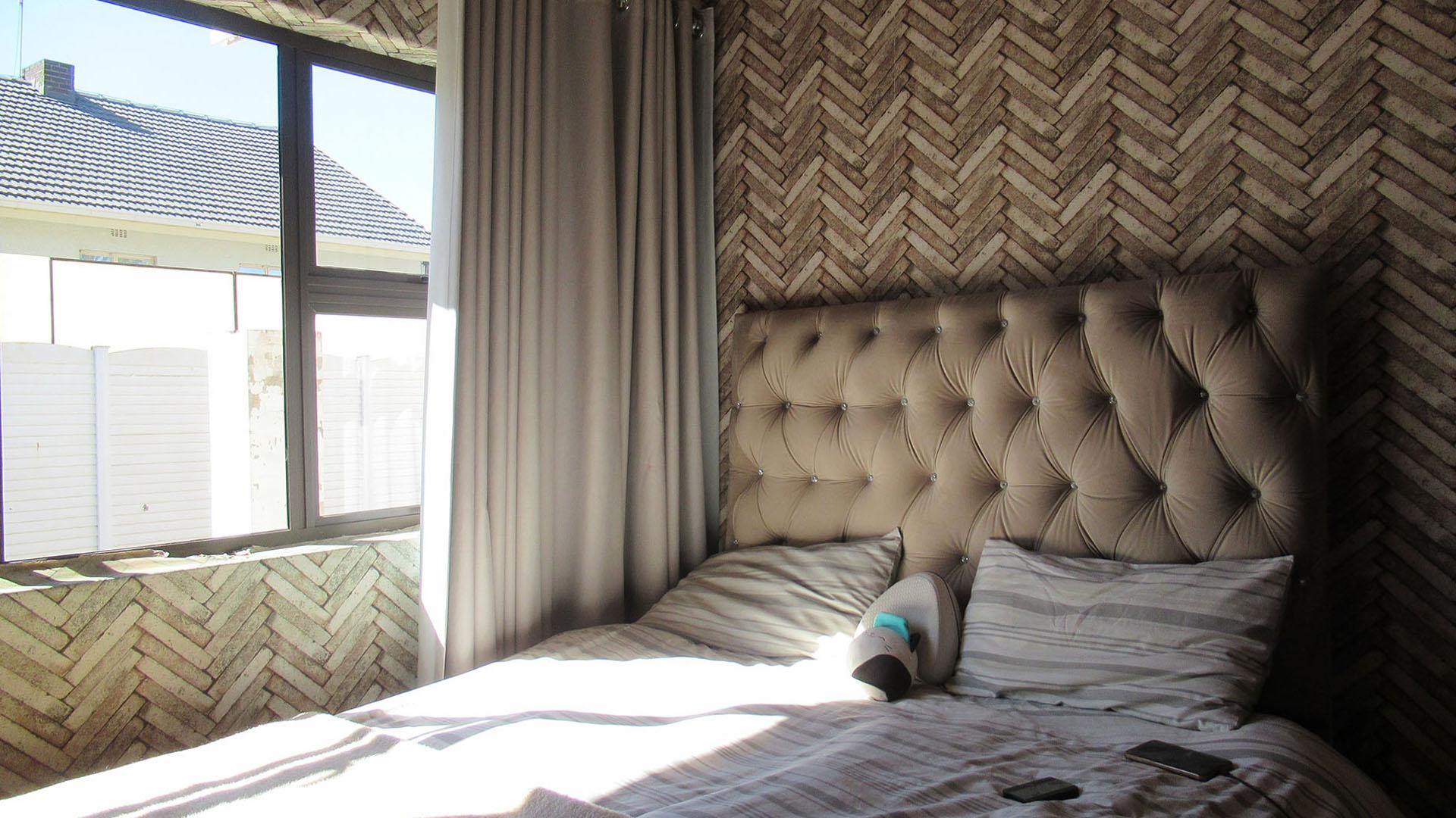 Bed Room 2 - 11 square meters of property in Gillview