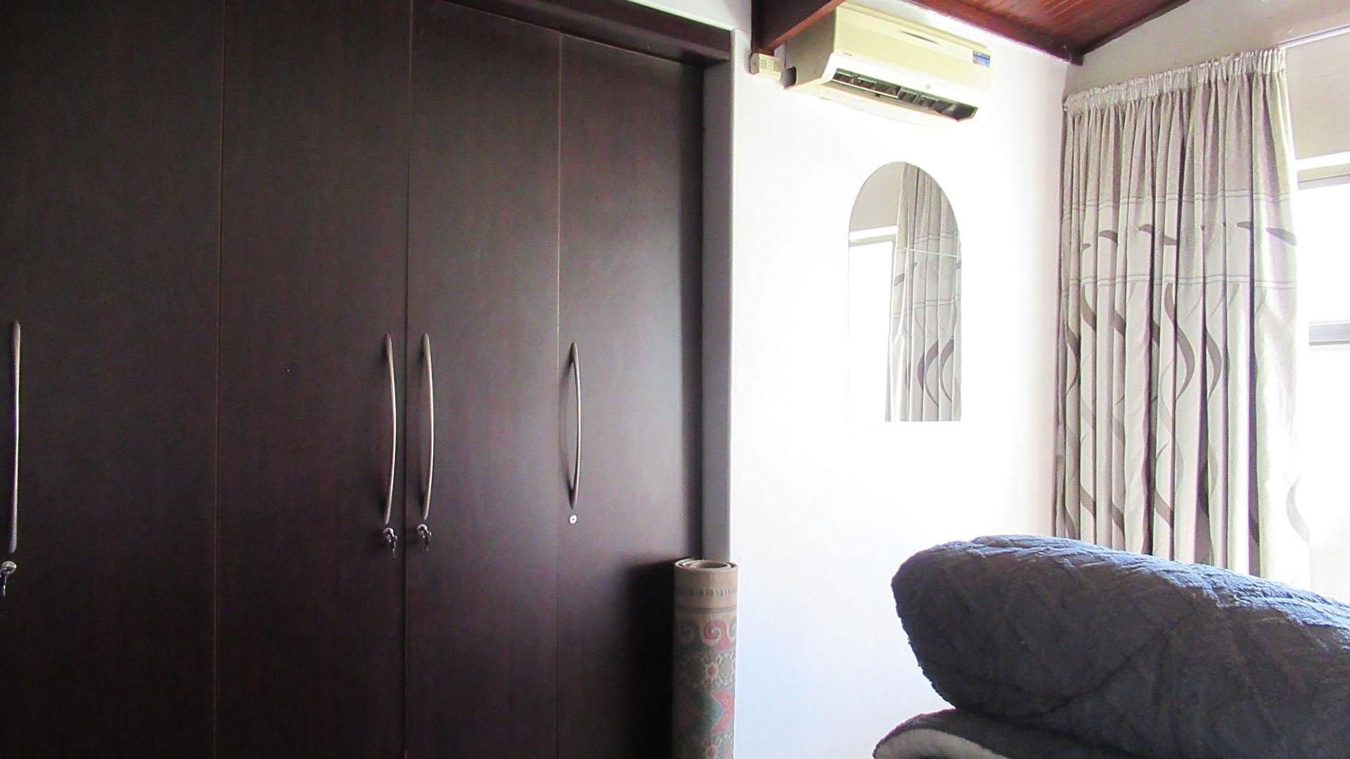 Main Bedroom - 18 square meters of property in Gillview