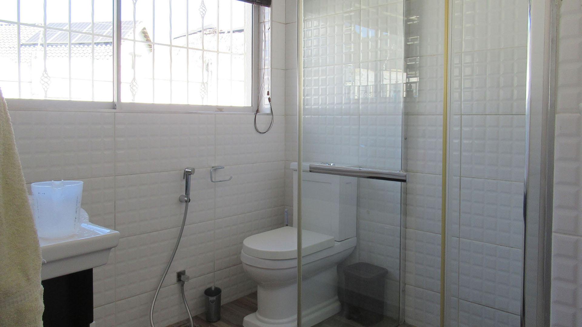 Bathroom 2 - 5 square meters of property in Gillview