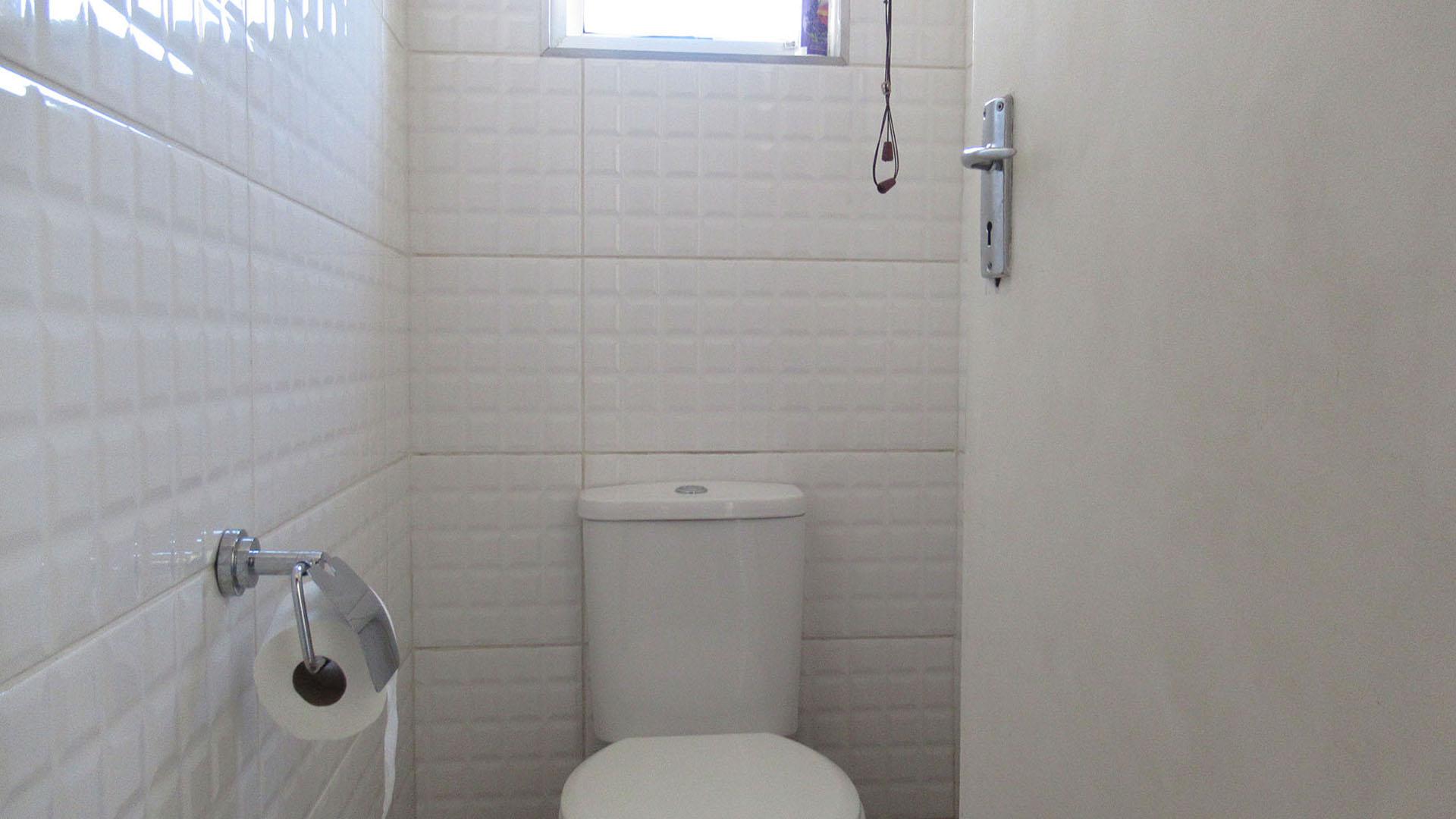 Bathroom 1 - 2 square meters of property in Gillview