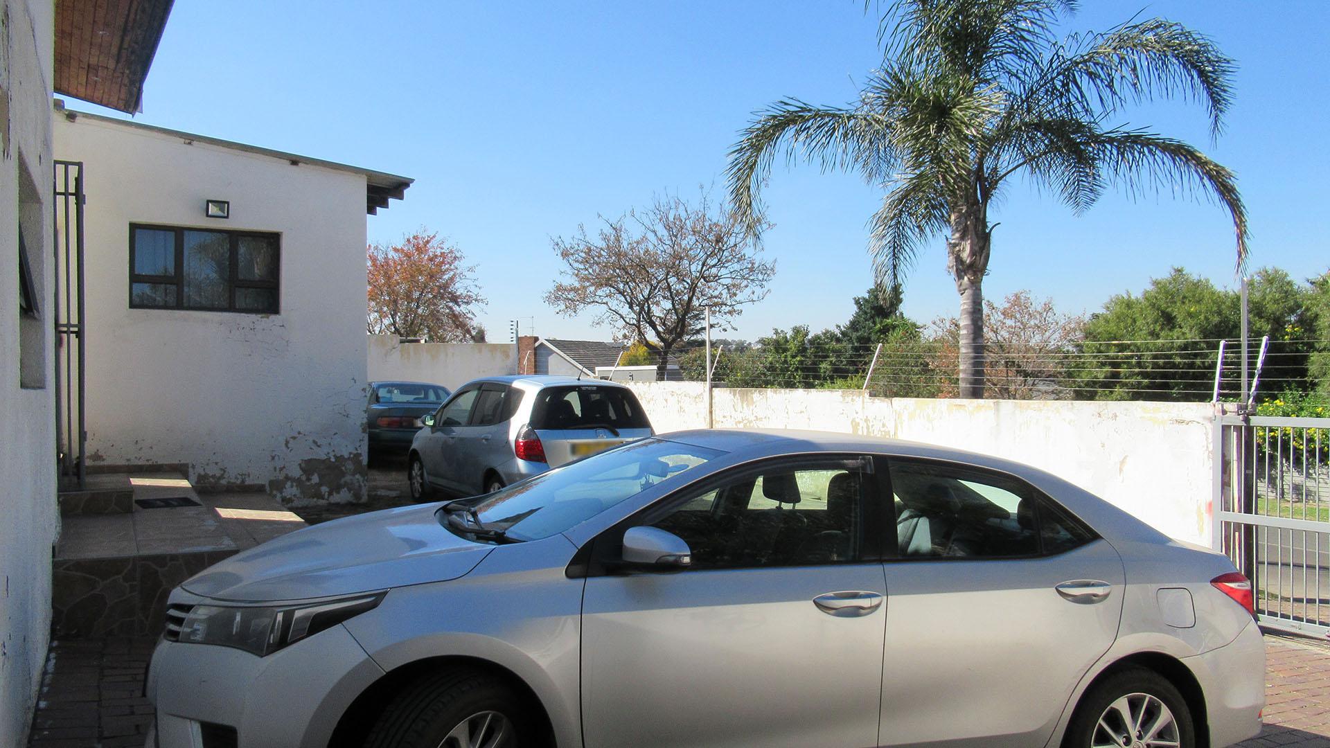 Front View of property in Gillview