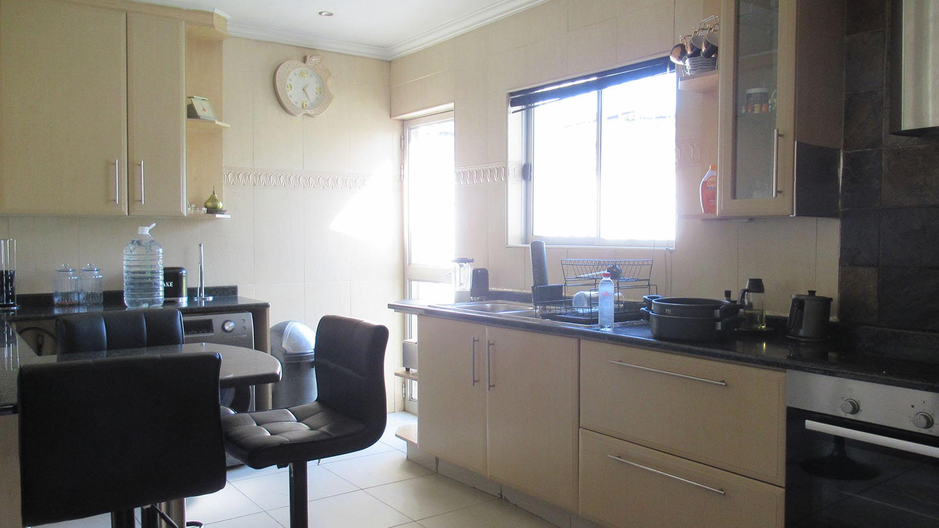 Kitchen - 19 square meters of property in Gillview